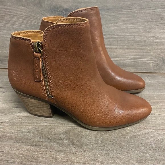 Frye | Judith Zip Bootie Whiskey Size 6.5 NIB - Picture 2 of 10